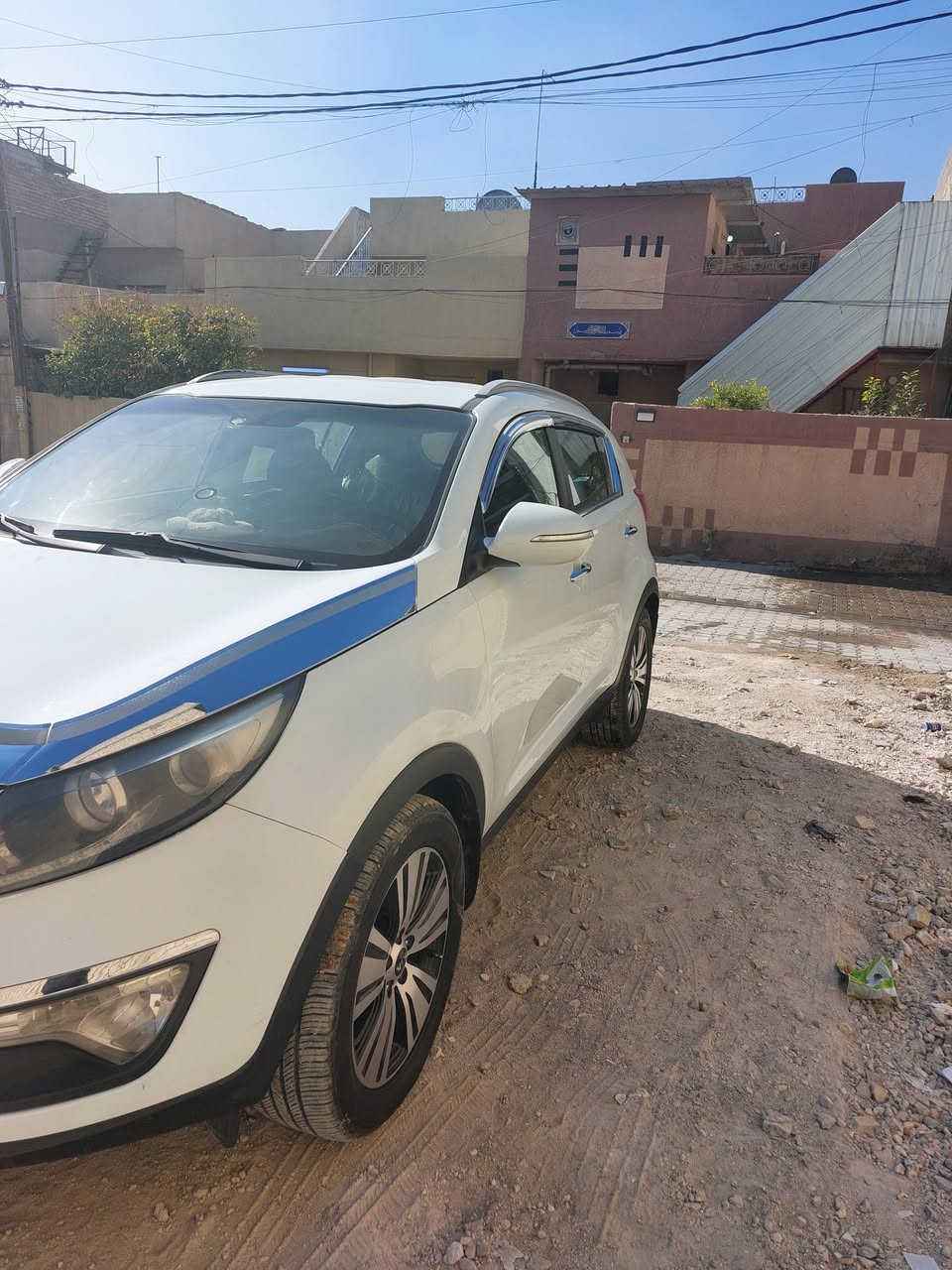 كيا اسبورتج ٢٠١٥ للبيع حسب مموضح بالصور والفديو كامله من كلشي نظافه فول تخم تاير  وياه الاسبير 
كهرباتها على الشركه تبريد تدفئه تحكم استيرن سرعه شاشه   جي  تي ل بدل المسجل على فحص على السونار  فقط شبر صبغ على خشم الجملغ السايق والبنيد رصعه حصوه مصلحه والباقي مكفول  شرط السونار  تحويل ثاني يوم السنويه بسمي السعر ١٥٥ 
التصال على رقم ***********
