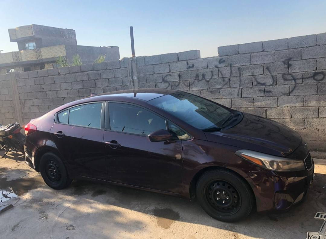 كيا فورتي 2017 محرك دوش 2000 ماشية 96 الف ميل رقم شمالي باسمي مراوس مع جارجر او أوباما وانطيه فرق 
*********** بغداد الكرخ
