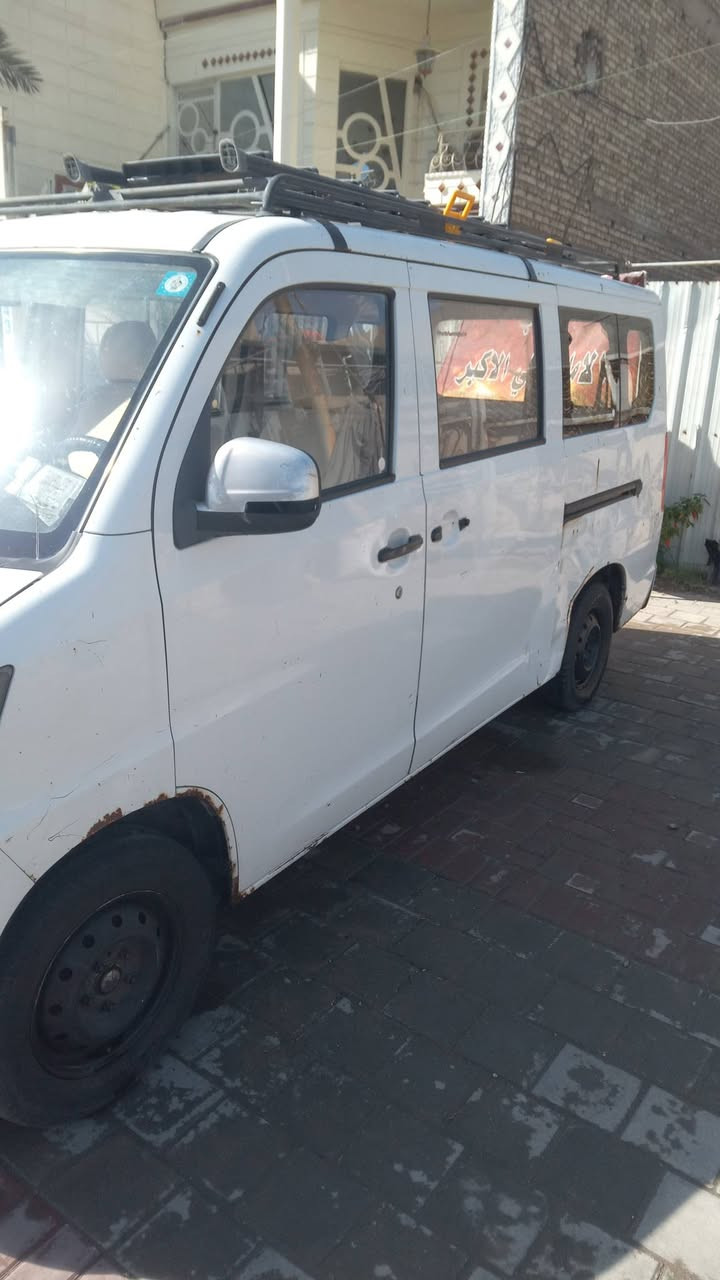 السلام عليكم ورحمه الله وبركاته سياره فاو خشفه ١٠راكب موديل ١٥رقم انكيزي محرك تيوتا  حجم ٢٠٠٠  كير اوتماتيك   بغداد السعر 30 وبيه مجال لاتصال ***********
