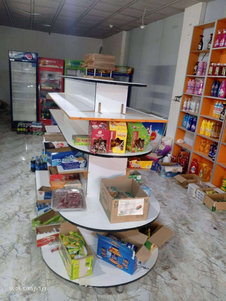 السلام عليكم 
رفوف محل للبيع مع سفينة وسطية وسقف ثانوي وجام خانة
للاستفسار
***********  واتساب فقط
المكان خاجية
