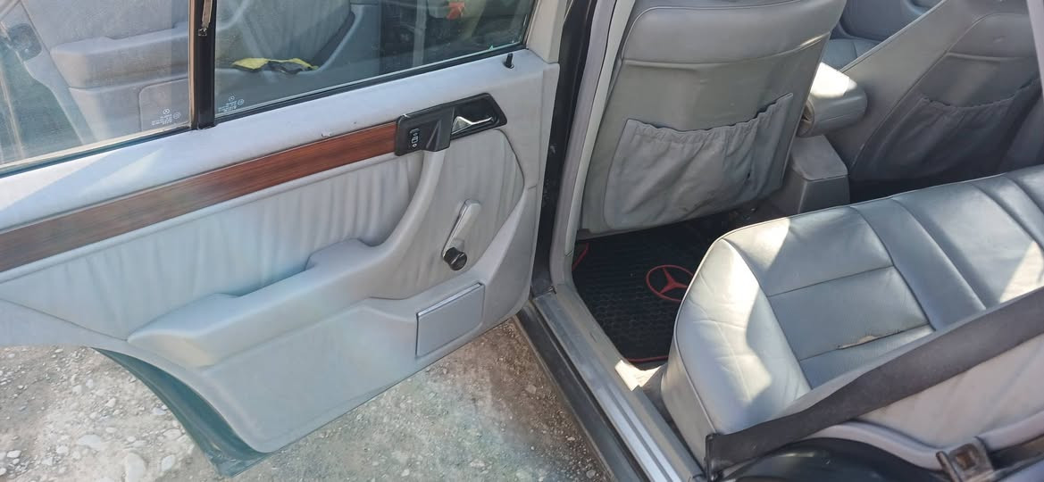 سلام عليكم مارسدس دب
الموديل 91
رقم بغداد انكليزي بسمي 
مكينه  وكير واكسنvvt 3000 جديده 
غرفه جلد رصاصي كهربائية 
سلايت طكتين شغال
تبريد شغال 
لايت زنون 
محدثه بيبي بالكامل
نوزلات +بلك +مجوال جديد حاويه ادامه كامله 
السعر 75 وبيه مجال رجائن ما يعجبك السعر موجود كلشي بلسوك
مكاني ذي قار قضاء الرفاعي
بيع او مرواس 
***********
