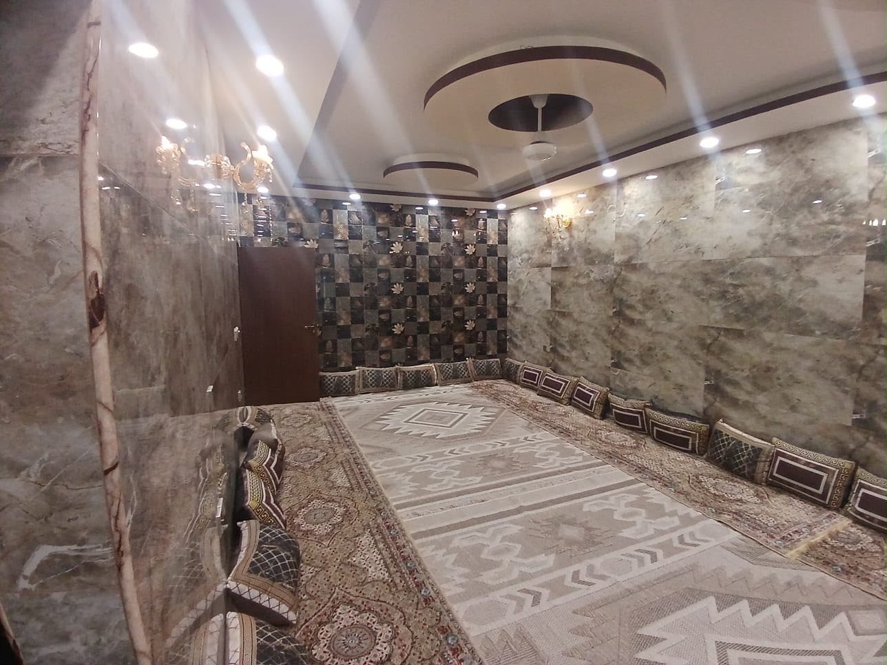 سلام عليكم   تم عرض. عدن البيت البيع مساحه 300  موقع مجمع الأميرات.القديم  مرحله اول. قطاع ثامن   بناه نضيف  بيه اضفات   من احدث  مواد بناء من افضل كادر بناء 
:مبدله رضيه بورسلين  
: 2  إضافه غرفه  طابق ثاني. أربع 
:3 كراج كاشي. من احدث معامل في نجف 
:4اضافه مطبخ حار وبارد 
:5صاله عدد 3
:6 مجمع صحيات جداد  مميز 
:7تسيس  كهرباء جديد 
:8 اهم شي بناء مال جناي واليس بياع شره 
:9بيت  بعد بناء صارله سنه  من مسكون 
:10 الاستفسار  على رقم :***********
:11الاستفسار  على واتساب فقط   سعر 300بي مجال @واتساب وشكرآ جزيلا