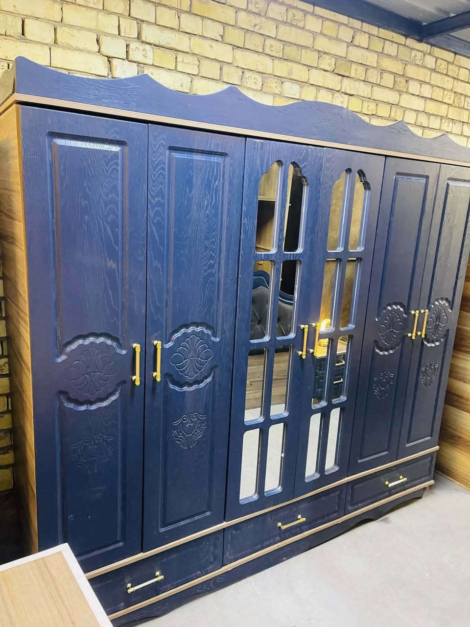 غرفه للبيع كلششش نضيفه مابيها اي أضرار ب٦٠٠ عنوان بغداد الحريه ***********
