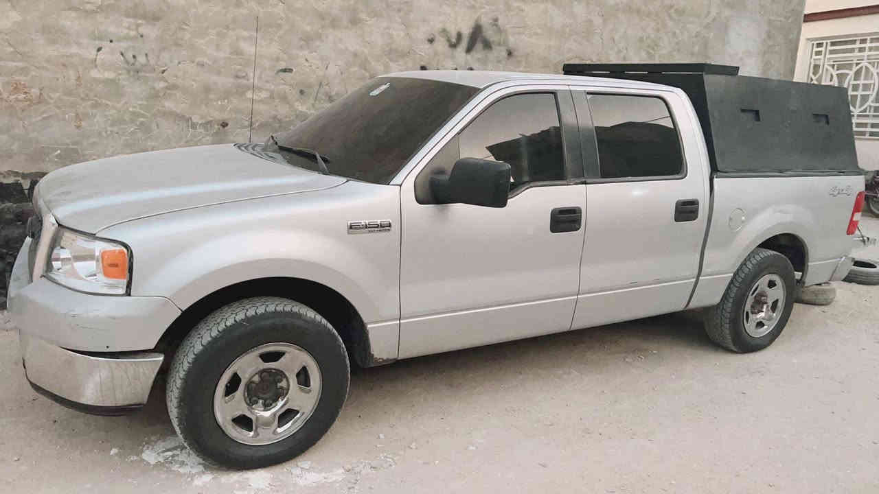 السلام عليكم سياره أدوات جهازهه من كلشي فول سعره 55 بيه مجال غير متواجد على الفيس رقم ***********
