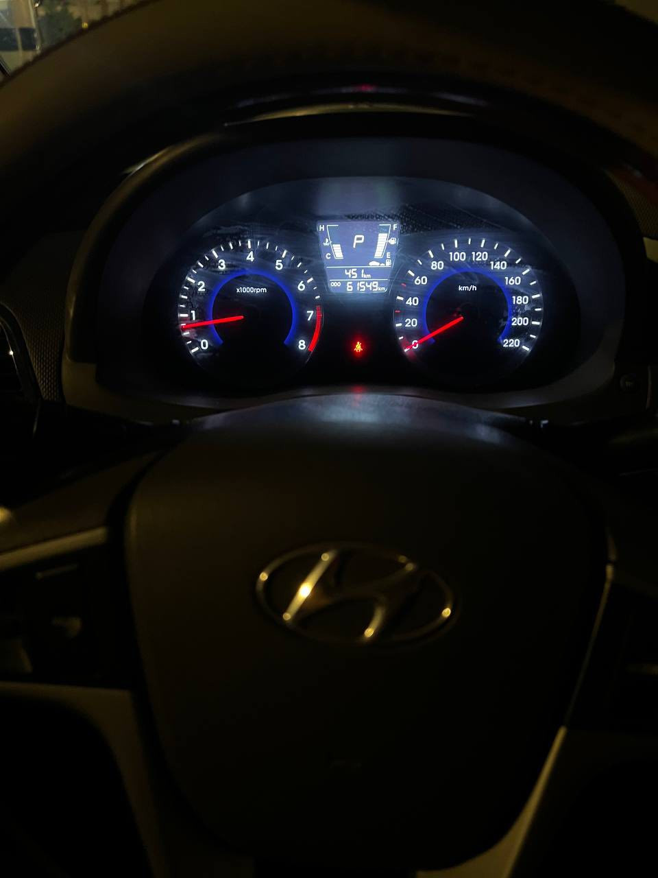 أكسنت موديل ٢٠١٥ ، محرك ١٦٠٠ خليجي ، ويل كب حجم ١٥ ، فتحه سلايد ، سنتر لوك ، عداد ٦١ ألف كيلومتر قابل للزيادة ، داخل لون بيج ، كشنات تغليف درجة أولى ، أطارات تخم ، بطارية جديدة ، أدامة منظومة الوقود (فلتر ، فيت بمب ، نوزلات ، بلكات ، مجاول) 
الضرر/ فطر بالزجاج الأمامي ، رصعات بهلال الجاملغ الخلفي جهة اليمين ، سيارة مال بيت واستخدام خفيف ، السعر (12 ألف $) ، مكان السيارة بغداد/المنصور ، للأتصال بعد ال٧ مساءآ: ***********
