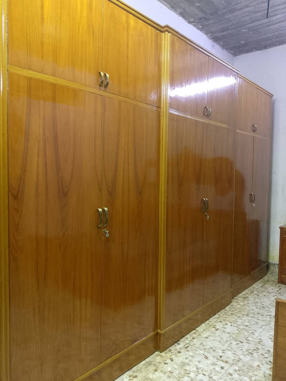 مكلف بلنشر غرفه تسكام نجاره تكمه صاج داخل وخارج ظهر جرجوبه مليون وبيه مجال مكانه حله للاستفسار الاتصال بالرقم ***********
