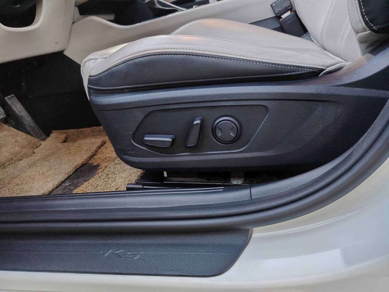 كيا فايف 22 خليجي 
ماشيه 54 
***********
 فول ماعده فتحه محرك افين بغداد, العراق
