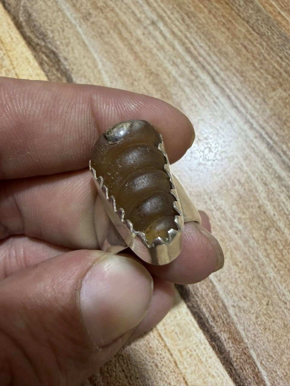 السلام عليكم
لعشاق النوادر للبيع فقط خاتم لوي نباعي ٥ لويات عسلي شفاف مگشر وصافي  

فضة ثقيلة صياغة يدوية

شراي يتصل 

للأتصال ***********
