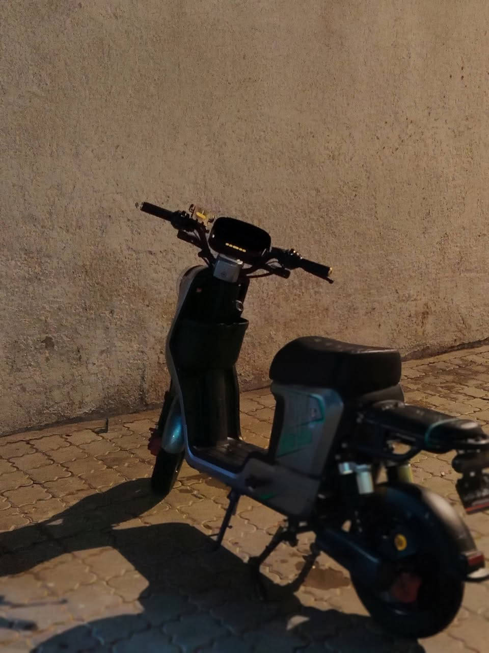 🏍️ للبيع – دراجة R9 موديل 2026
✅ الدراجة نظيفة جدًا، بحالة الوكالة.
✅ بلادها أصلية، وكل شيء فيها شغال 100%.
✅ جاهزة للفحص والمعاينة.
📍 الموقع: البصرة – الزبير
📞 للتواصل: ***********
