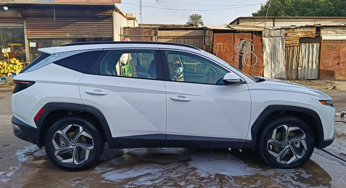 السلام عليكم
بيع او مراوس بتوسان او سبورتج موديل من 18 لحد 20 كون سيارة ما ماشيه هواي او سليتوز هم اراوس
.............
 سيارتي توسان ابيض 2023 وارد امريكي رقم بغداد انگليزي
ماشية 23 الف ميل قابل للزيادة
محرك 2500
3 انظمة قيادة 
 normal ، sport ، smart
جنطة كهرباء
اوتو ستوب
اوتو هولد
مانع انزلاق
رادار جانبي(مرايات)
مثبت سرعة
مثبت مسار(عدم خروج عن المسار)
نظام منحدرات
بصمة
فتحه بالقمارة
تحكمات ستيرن
كشنات تدفئه
كشنات تحكم كهربائي
كاميرا دوارة
شحن وايرلس
النقطة العمياء
وغيرها من التحكمات المعروفة
السعر 190 $ وبيها مجال بسيط جدا حگ جيتك
عنواني المشتل
- حادثها مياه  بسيطة لحد الدوسة فقط بحيث متعبر نسبة المياه 15% بشرط تفحص وتتأكد بنفسك وصور الحادث موجودة
- برغي البنيد مفتوح لغرض التعيار فقط فقط بحيث ليبل واحد
موبايل+واتساب ***********
***********
