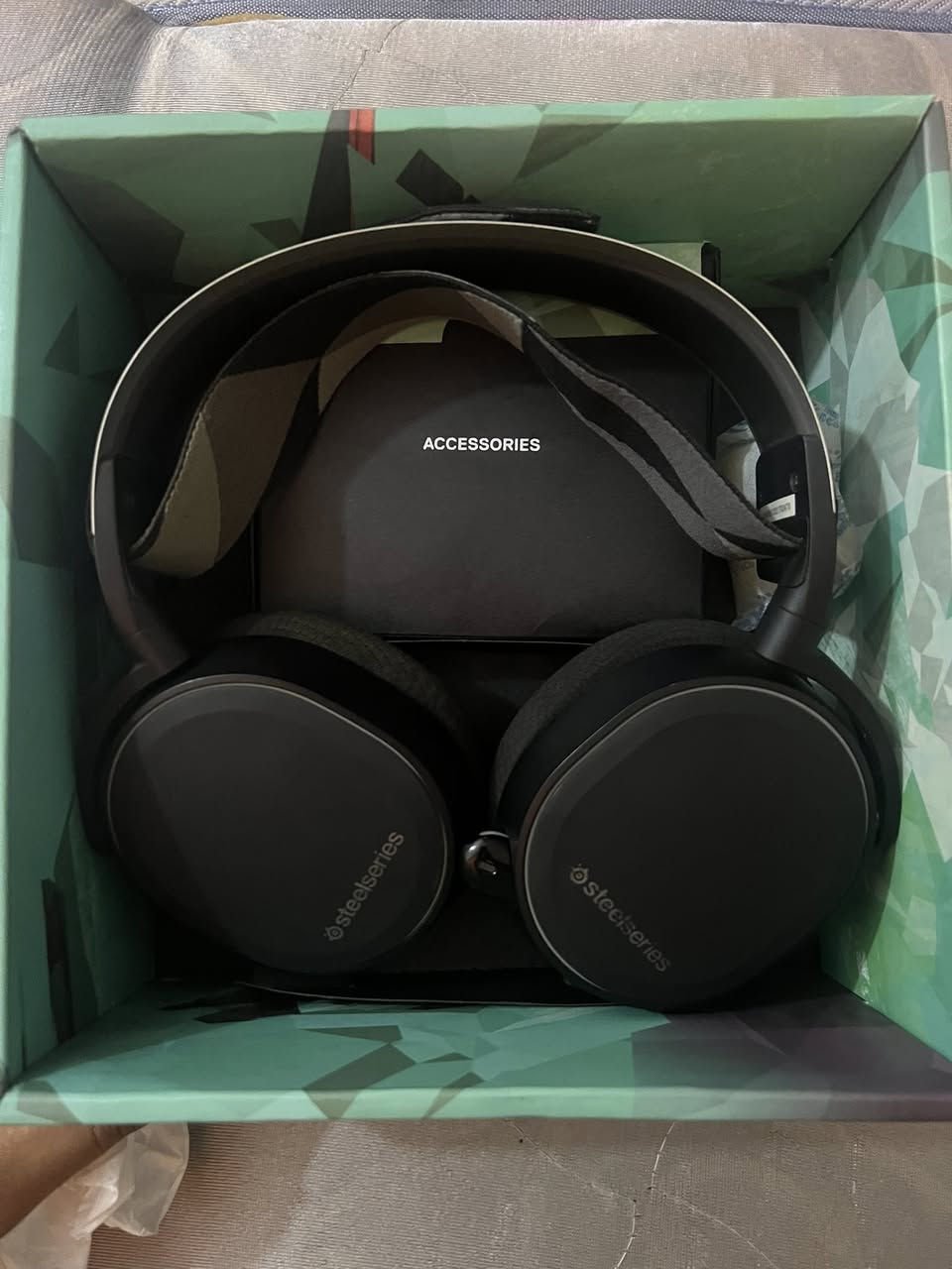 سلام عليكم شباب

عندي سماعة للبيع ال

 steelseries arctis 7  الغنية عن التعريف

سماعة رهيبة ومعروفة بقوتها وصوتها القوي والعزل مالتهة ودقتة الصوت بيها

نظافتهة 90 بلمية كامل ملحقات 
دنكل
واير شحن 
منفذ 3.5 (الاواكس)

اعلى سعر ابيع

*********** 
عنواني بغداد الدورة
