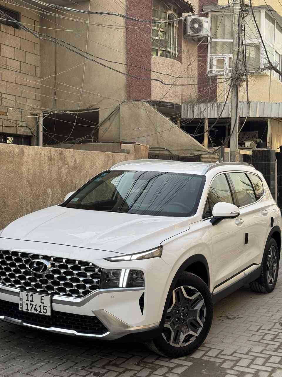 السلام عليكم للبيع سنتافيا موديل 2024  ماشيه 24 حقيقي بعده بضمان شركة هونداي  مكفوله كفاله عامه السياره فول قماره حديد V6  السياره جديده للاستفسار *********** بغداد السيديه
