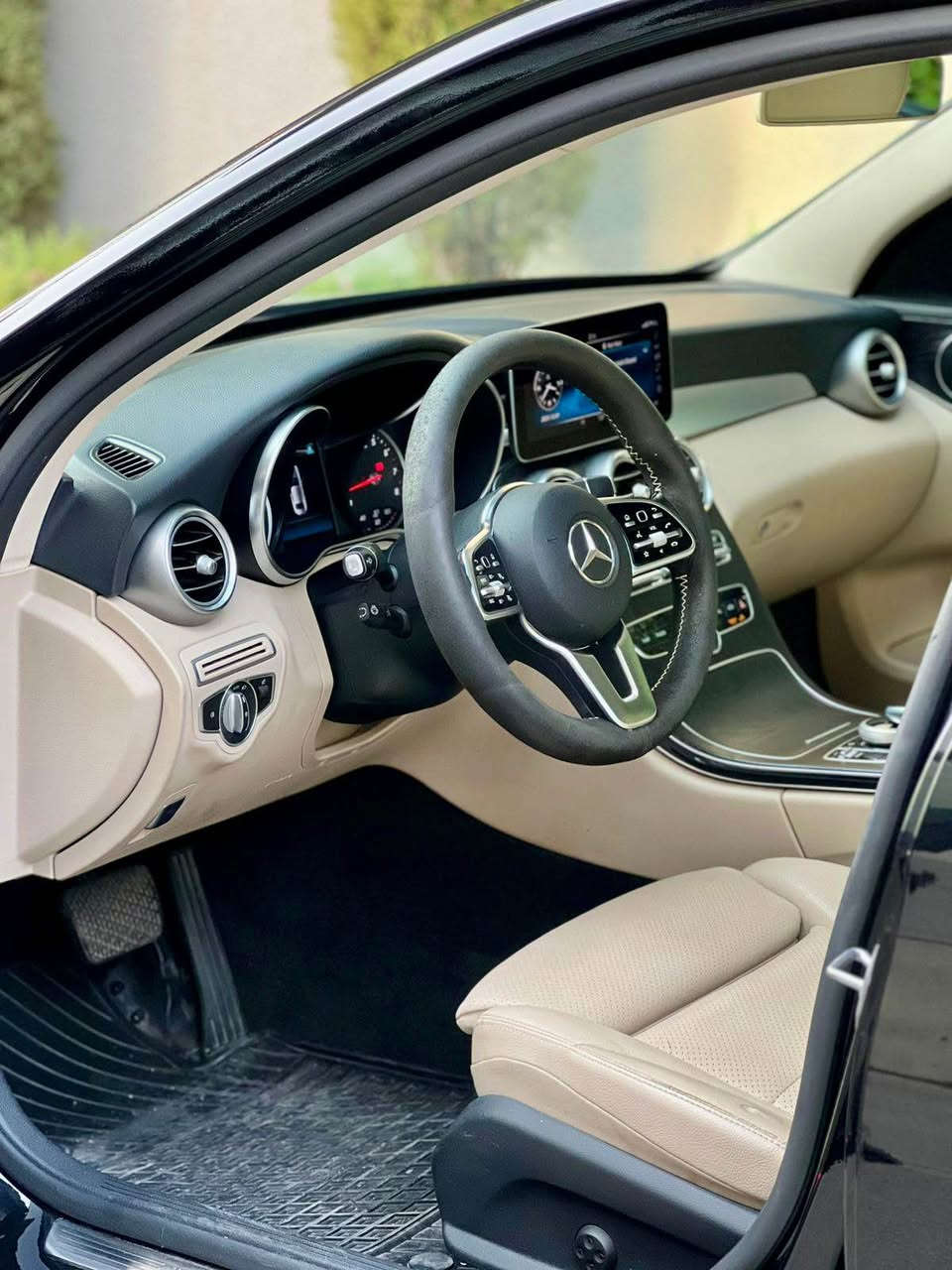 Mercedes Benz C300 2019
مێرسیدس بێنز مۆدێل ٢٠١٩ فول فول مواسەفات ناو زەرد
بەسمە - سەقف پانۆرامە - برێک کارەبای - شاشە گەورە - کامێرا - ماوس -  دەرگا بەسمە 
 - ناو فۆڕمیکا - کوشن جلد - کوشن هیتەر - کوشن کارەبا - سوکان کارەبا - کوشن میمۆری و خزن - لایت لید - نیزامی لێخوڕین (ئیکۆ - نۆڕماڵ - سپۆڕت - سپۆڕت پڵەس) - ئاوێنە ئیشارەت - ئاوێنە پۆلۆرایس - تەبرید مەرکەزی - زۆر مواسەفاتی تر…

سەیارەکە زۆر پاک و  تازە و جوان ماوەتەوە شوخت و چالیشی نیە سێرفزی کامل کراوە چوار تایەی تازەی بۆ بەستراوە و بێ مەسرەفە 
چاڵ و شوختی نیە 

گێڕ و مەکینە بەشەرت نەکراوەتەوە 
٠٠٠٦ ٠١١ ٠٧٧٥
شوێن/سلێمانی
0775 011 00 06 ☎️ السليمانية, العراق
