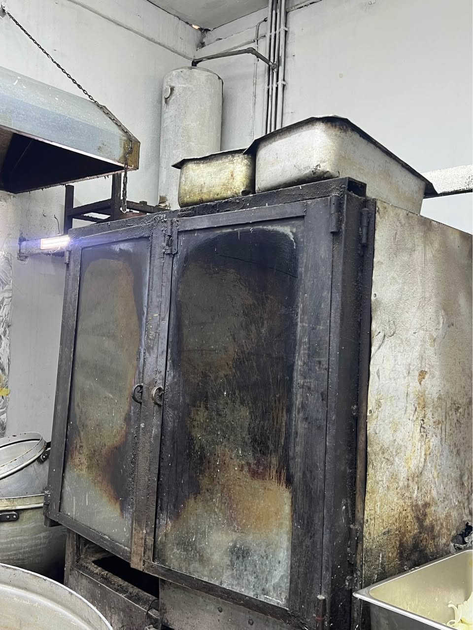 شوايه دجاج بحاله جيده مكان النحف الأشرف 
الرقم *********** النجف, العراق
