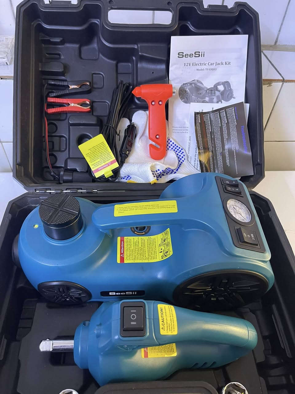 اصلي للبيع ١٥٠ الف جك ودريل ومنفاخ
رافعة هيدروليكية: بقدرة رفع تصل إلى 5 أطنان 
وتعمل بجهد 12 فولت. 

مفك صدمات كهربائي: لفك صواميل العجلات بسرعة. 

منفاخ إطارات: مدمج لتزويد الإطارات بالهواء. 

ملحقات إضافية: يتضمن قفازات، ومطرقة أمان،


**إذا كنت صاحب هذا الإعلان وتريد حذفه لأي سبب، رجاءا أرسل رسالة إلى الدعم الفني**