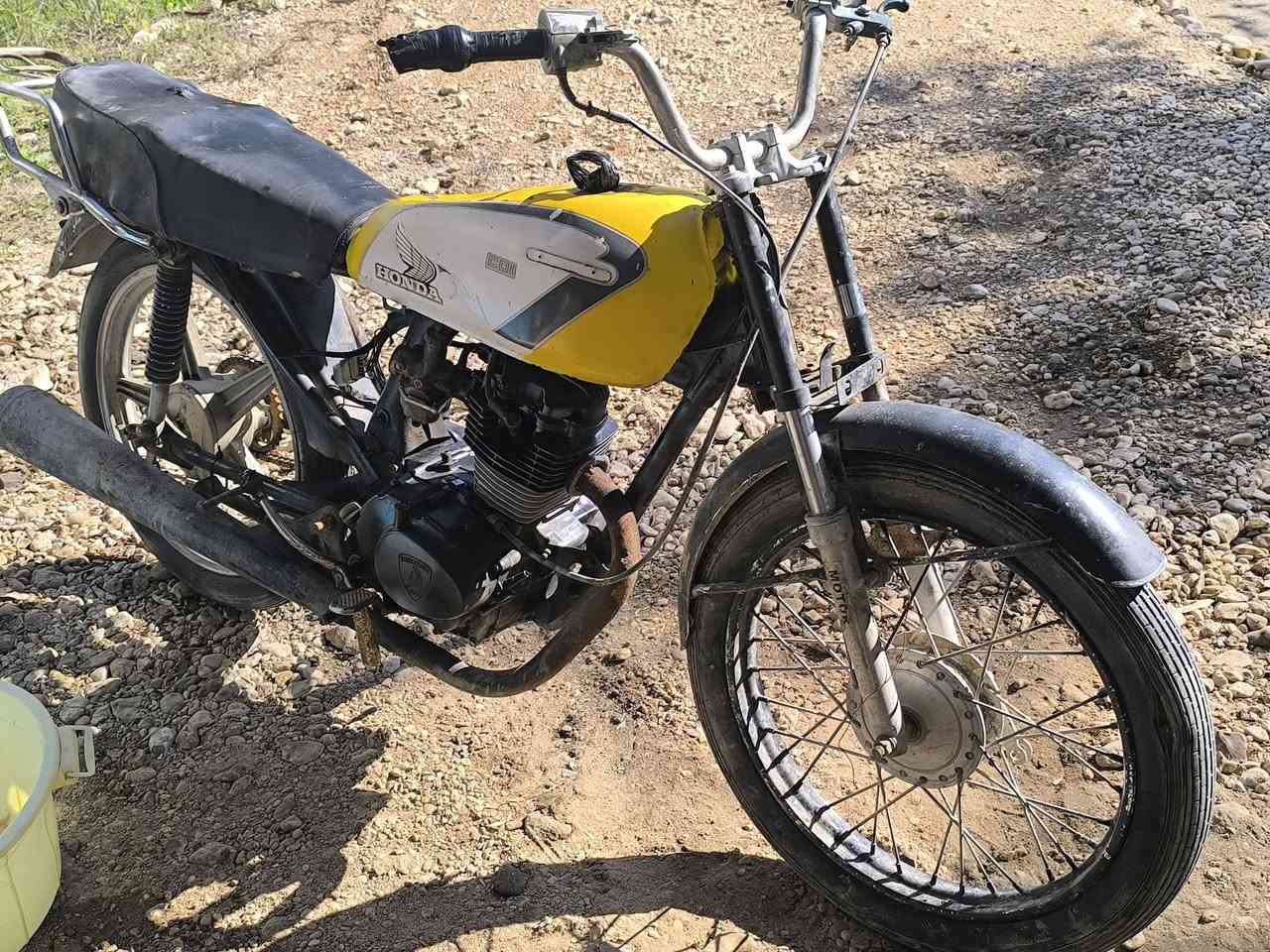 اخوان دراجه ايراني ب160 قفل مكاني القاسم شرط لا صوت با المكينه ولا نضح دهن تجفيت جديد نقصها فقط دبلات كدام ونضف كابريتر وهذا رقمي ***********
