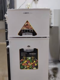 ثلاجة • جديدة • سعر مناسب