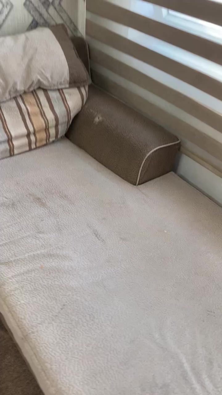 كورنر سعر جداااا مناسب  الخشب والاسفنج  ماتنة وقوة ومابيهن شي بس دوشمة تعبانة وكل قطعه سحاب يعني ينفتحن او يتخيط اله غيرة سعره 120 بي مجال. وهذا رقم للاتصال.   ***********
