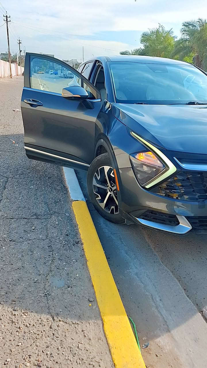 كيا سبورتج موديل 24  امريكي دخول جديد  حادثها واضح بصور  جاملق وبنيد طاك ايرباك الستيرن
سياره مواصفات EX فول عدا الفتحة 
كشن جلد ابيض ملكي 
هيترات بالكشن والكشن كهرباء 
بصمه تشغيل عن بعد 
 داريف مود اوتو هولد وباقي المواصفات 
لونها فيلي 
مكينة 2500 ماشية 28 الف 
موجوده بغداد دخول جديد بدون رقم ب 180$ 
***********
