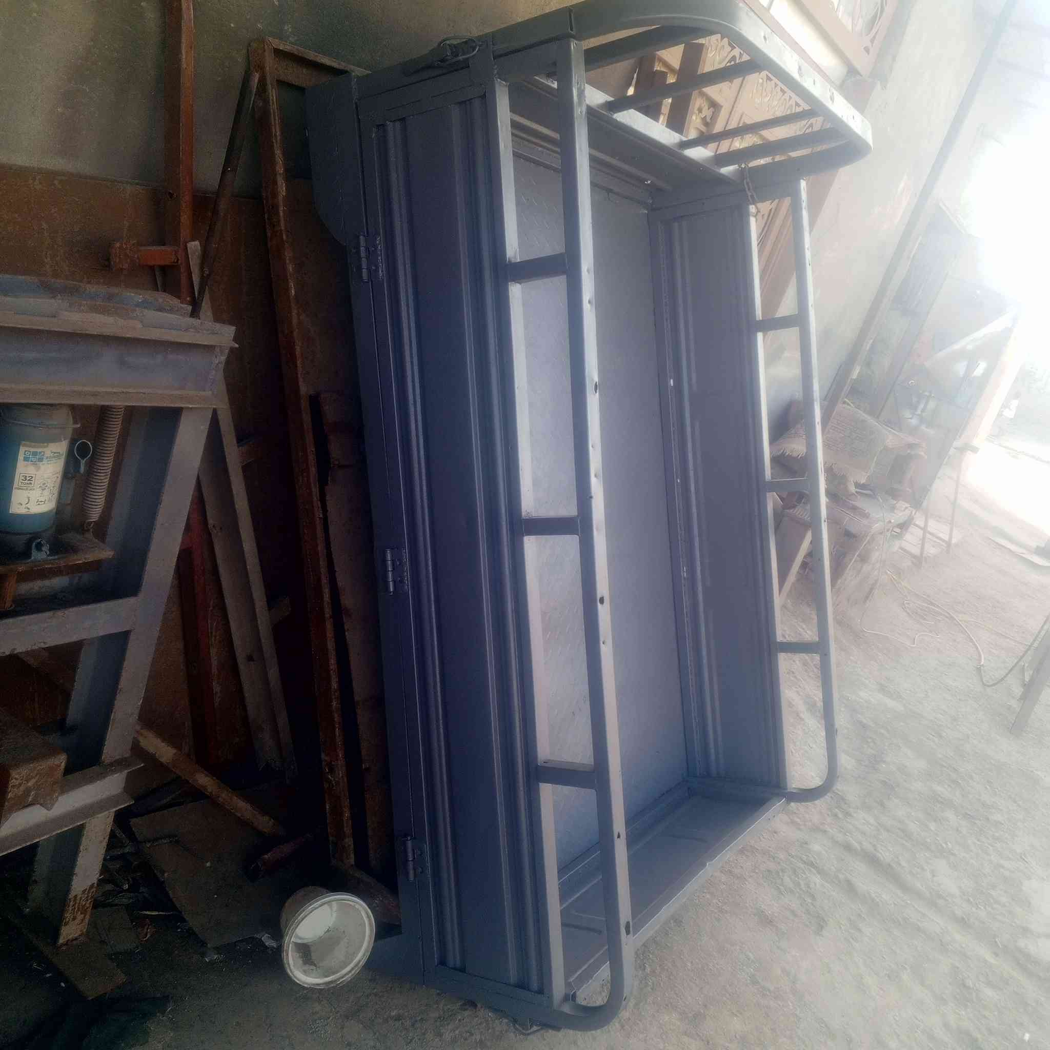 بدي للبيع القاعدة تفصال جديده مكاني ناصرية بل عكر الغربي ع منصوريه وتدخل ***********
