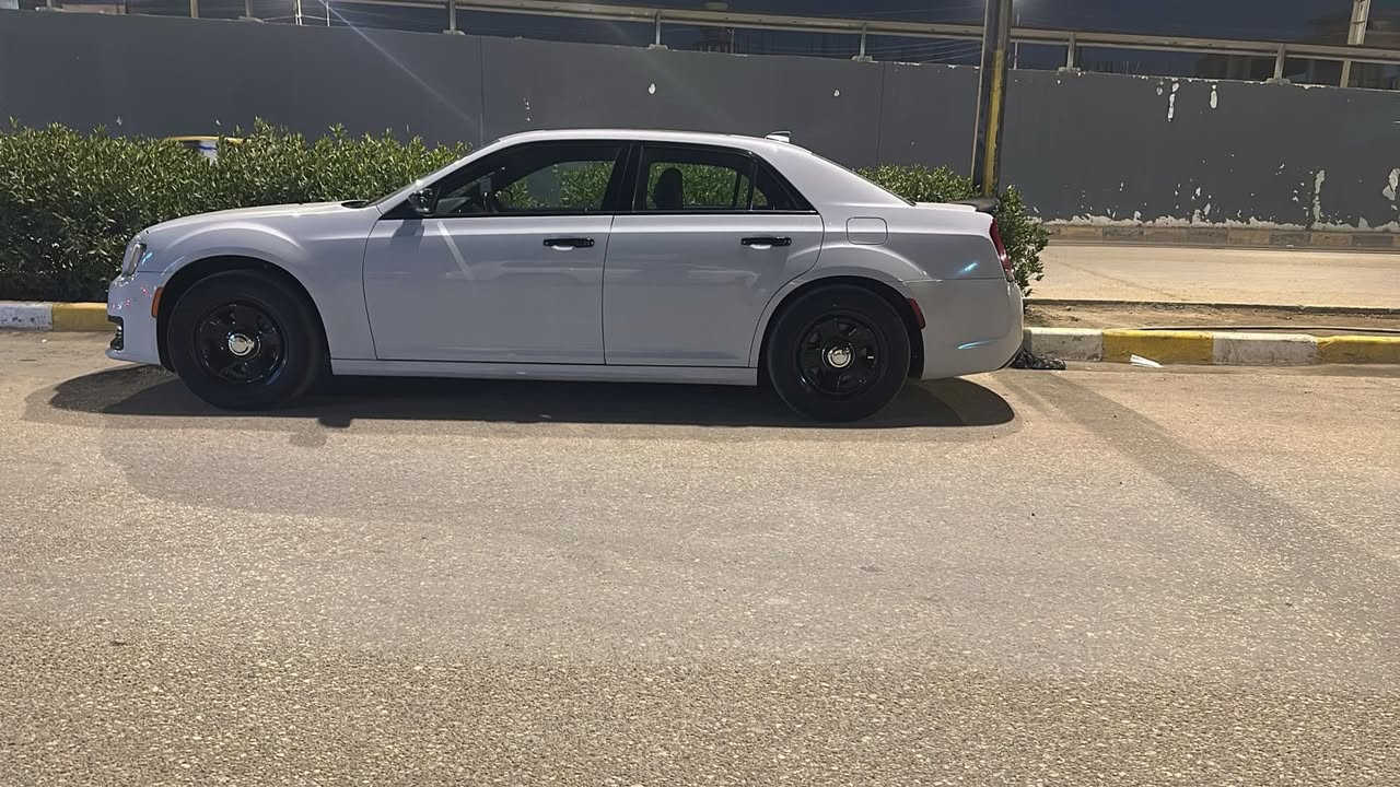 اوباما ٢٠١٨ اس اربيل بأسمي
ماشيه ٢٢٠ الف ميل 
لون سلفر وحالياً مغلف سموك ضمان ٣ سنوات قبل ٤ اشهر غلفتها
جاهزة السيارة من كلشي 
صور الحادث موجودة بالمنشور 
اكو رصعة بالباب الايمن الخلفي مصلحها يم المندلاوي وحاليا ما مبينه اصلاً 
السعر ٢٦٠ وبيها مجال للشراي 
مكان السيارة ميسان العمارة 
***********
