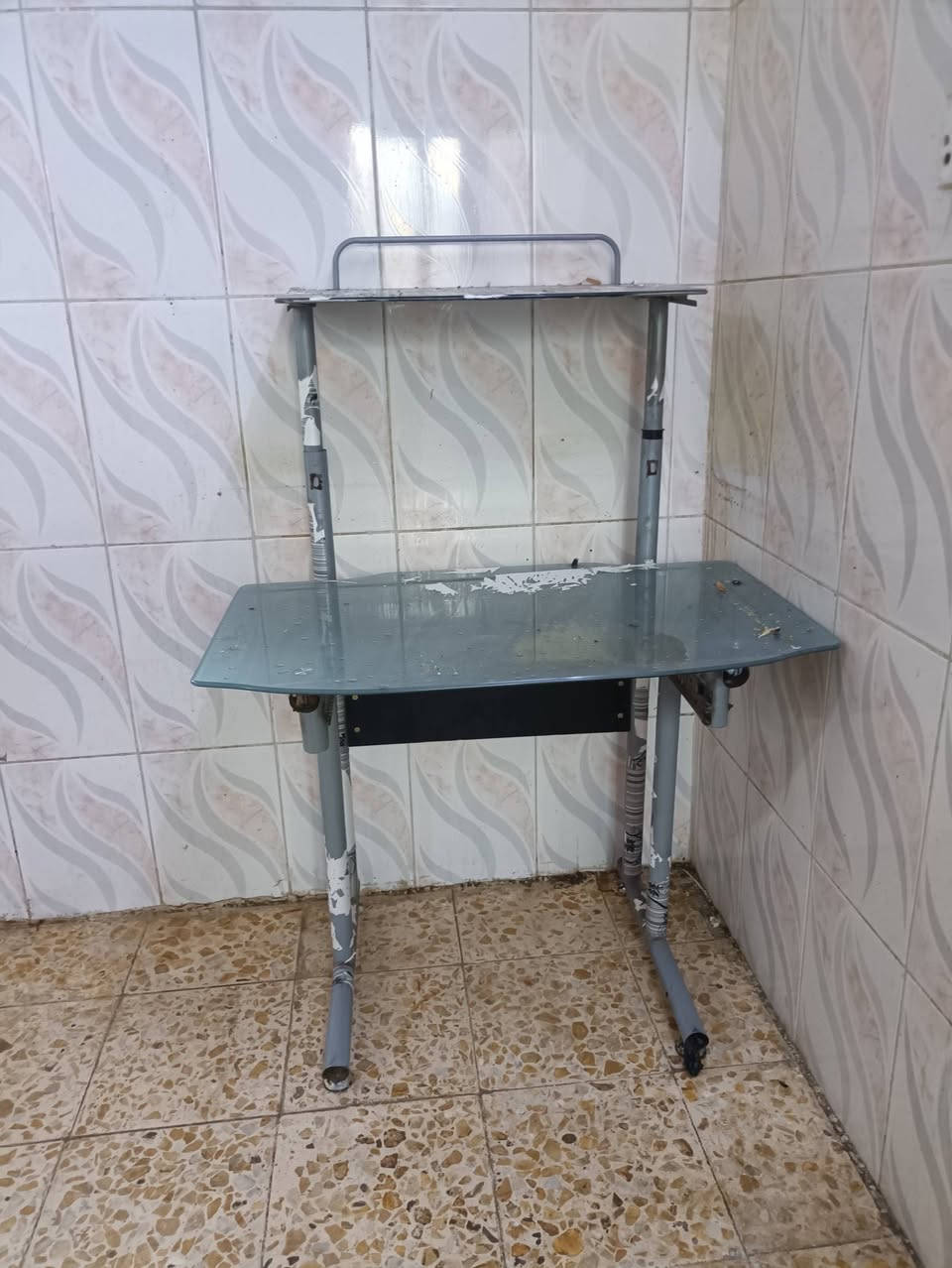 ميز حاسبه للبيع سعر 20 الف دور السياسيين خلف مستشفى البناني 
***********
