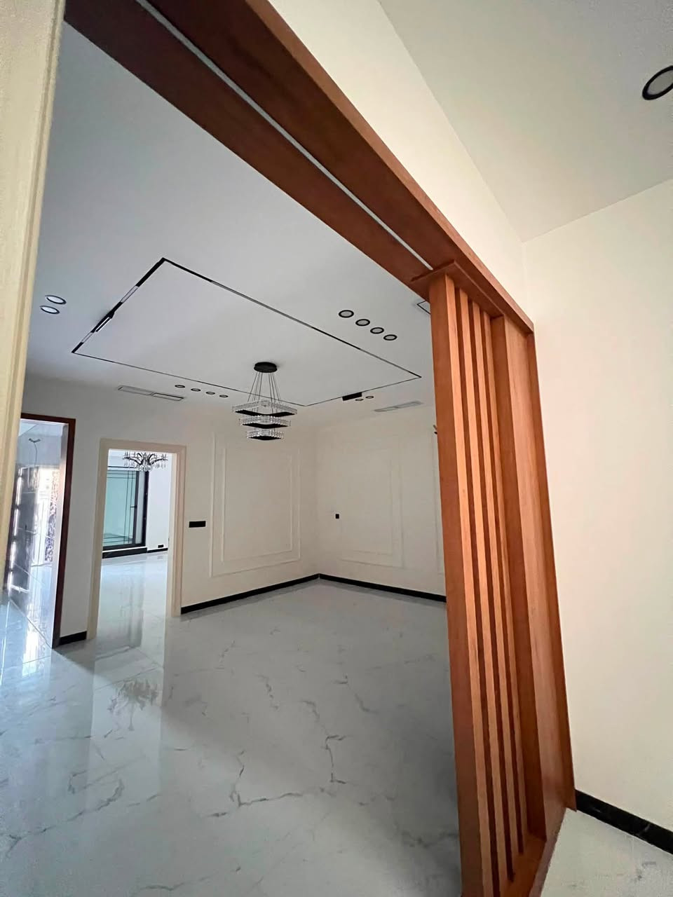 🏠 گەرەکی سەربەستی (32ی پاڕک) - (32 Park) Sarbasty
خانوو بۆ فرۆشتن 
~ بە رووبەری 200م٢
~ 4 ژوور نوستن
~ ژووری پێشوازی و هۆڵ
~ چێشتخانە
~ گەرماو
بۆ زانینی نرخ پەیوەندیمان پێوەبکەن.
***********
