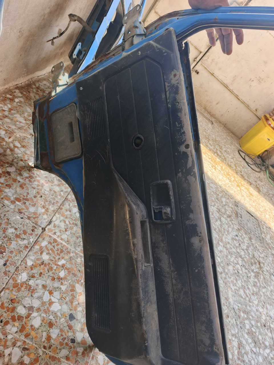السلام عليكم بيبان ازوزه اثين طن قلاب صبغ بلاد سعر الزوج 200الف عنوان بغداد حي النصر السياحي ***********
