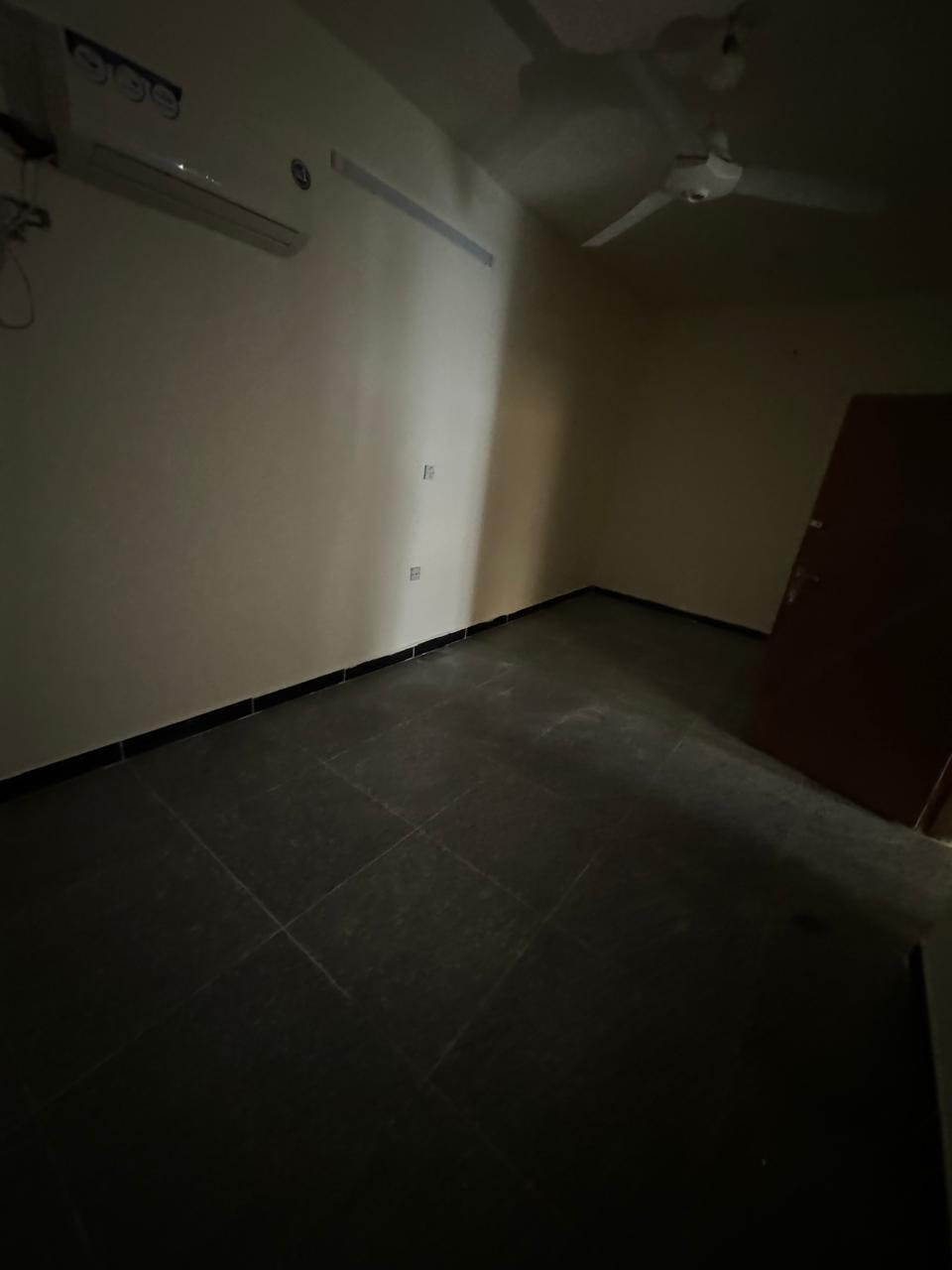 للإيجار في السيديه
دار سكني مساحه 140 متر يتكون من صاله مطبخ 

خدمات ثلاثه نوم موقع السيديه الضباط مربع شاكر عبود 

سعره 1200 مع تأمين شهر 

للاسـتفسـار الاتـصال علـى الارقـام التـاليه  او زيـاره مكـتب عبدالله الرفيـعي السيـديه_شارع الضـباط_ مقابل مجـمع لحـوم جويـلي 

***********

مكتب عبدالله الرفيعي

مؤمن الوليد للاستثمار العقاري

‏‭0770 010 5930‬

━━━━━━━━━━━━━━━

#بيت #عقارات #منزل #بيع #وساطة_عقارية

#شركة #سيدية #بغداد #عراق

#عقارات_السيدية

#عقارات_الكرخ #ايجار_تجاري

#بنايات_سكنية

#عقارات_القادسية #عقارات_اليرموك #عقارات_المنصور

#عقارات_الحارثية #عقارات_الكاظمية #عقارات_الاعظمية

#عقارات_العطيفية #عقارات_حي_الجامعة
