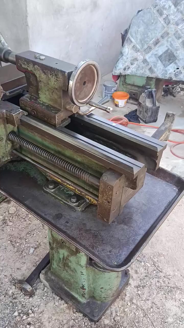 تورنه بلغاري للبيع كامله مواصفات موديل ١٩٧٨ طوله متر اله ربع سعرها مليون وسبع ميه وخمسين قابل للتفاوض ***********
