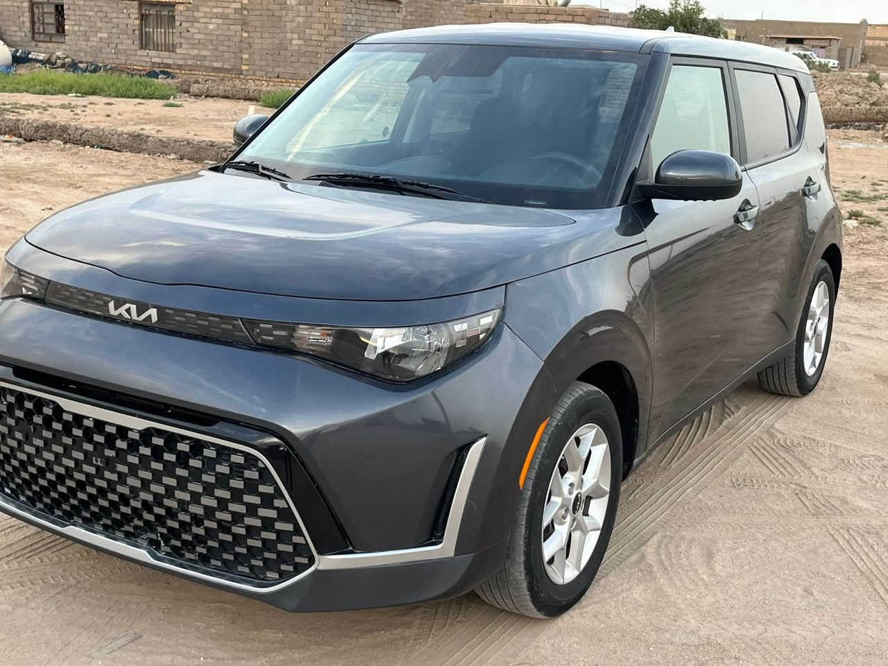 كيا صول  موديل 23 حادث خفيف حافه البنيد بدون ارباك مواصفات. رادار امامي وجانبي   وخلفي وتوقف ذاتي عند الرجوع شاشة كامره السيارة داخله بسمي بدون رقم تترقم جميع المحافظات سعرها 150
مكان السياره ذي قار
***********
