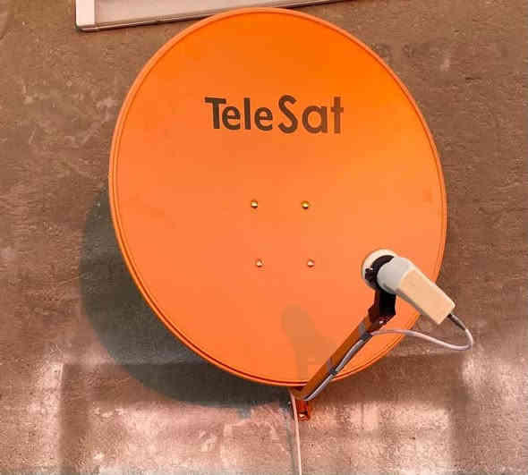 1 لا تحتار احنه نجيك للدار 🤩💯💯💯
2_ تنصيب الصحن وتثبيتة🙆‍♂️
تنصيب منظومة شبكة الرابعة او سومر والشبكات الارضية او تفعيل VIP
3_تثبيت الإشارة😵
4_برمجة الستلايت😉
5_موجود صحن الاصلي القوي واولمبي 
6_يوجد واير الاصلي وستلايت كلشي موجود
طبعا الشغل مو يدوي كله باستخدام جهاز خاص للإشارة يعني مايحتاج ستلايت ولا نصعد الستلايت بالسطح ونتعب وينكسر الظهر 😣 ولا ننتظر الكهرباء تجي وكذا كل هاي السوالف سوولهه بيباي باي باي 👋👋👋👋👋👋 ويااااااي 👨‍🔧👨‍🔧👨‍🔧👨‍🔧👨‍🔧
نطلع جميع مناطق بغداد
 والشغل مضبوط وراح تكون راضي ومرتاح وتباع للتلفزيون وراسك بارد 🤓🤓🤓
  الستلايت نصب صحن ستلايت نصب بلازمه ترتيب قنوات وبحث ستلايت  
🔴تثبيت شـــاشـــات بـلازما
لتواصل*********** متوفر واتساب      
***********
***********
متواجدون 24ساعه بغداد فقط
