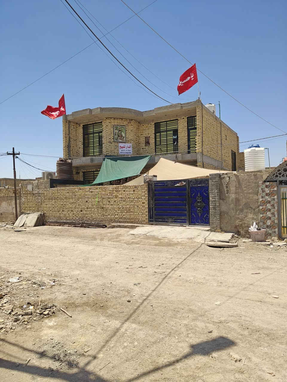 بيت للبيع ب حي الجوادين بل دور قريب عله مدرسة القلم بل شارع مال مدرسة القلم مساحه 350م والاستفسار ***********
