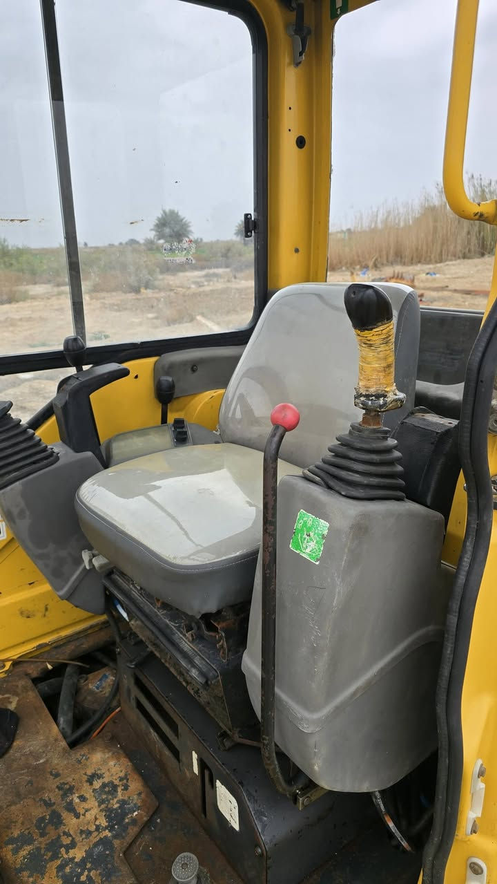 السلام عليكم حفاره للبيع كوماتسوو بدون مديل2000. ***********
