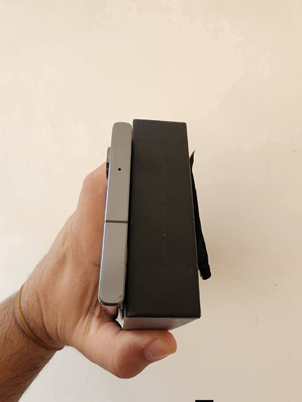 سامسونج S 23  الترا  زيتوني 

دبل شريحه خطين 

نسخه امريكيه 

نظافة 💯 ب 💯 ولا شخط بي 

اذكره 512 

رام 12+12=24 

ملحقاته كامله كارتونه مطابقه 

للبيع فقط مكاني بابل 

توصيل ماكو 

سعره 750 

اتصال فقط 

***********
