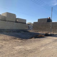 ارض 100 متر بداية مربع الاول بناء وتبليط  رقمها 105  للاستفسار 0772432...