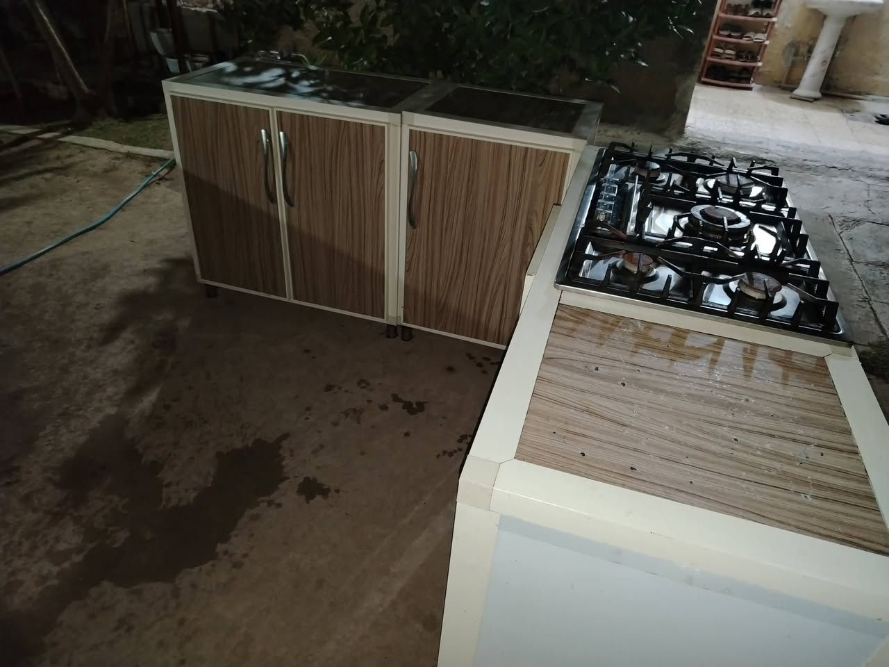 كوانتر لبيع بقص بي باب واحد مع الطباخ المنضدي  حيل نضيف الشراي يخابر 125 ///*********** كركوك حي النصر
