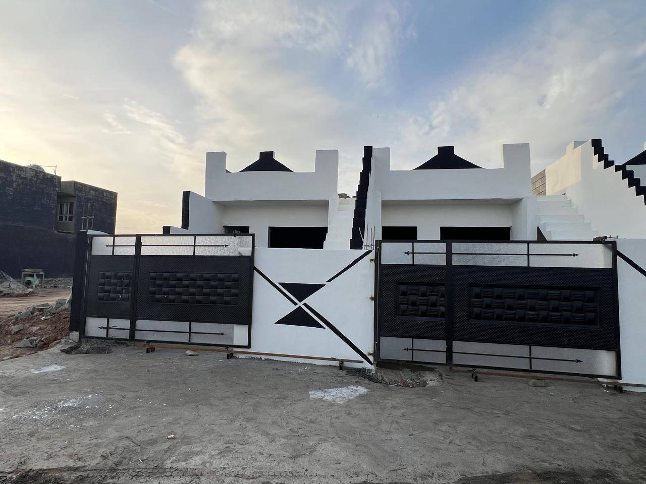 بيت زراعي للبيع مقابل الشارع الرئيسي في منطقة كوباني مساحته 110 متر بناء حديث مشمول بقرار التمليك واوراقه كلها كاملة مع توفر خدمات كاملة في المنطقة ماء وكهرباء والمنطقة كاملة كلها زراعي يتكون البيت من استقبال ومطبخ وغرفة نوم وهول وصحيات البيت ناقصه بس بياض وكهربائيات وابواب وشبابيك 🟣العنوان في منطقة كوباني مقابل الشارع الرئيسي قرب المحافظة الجديدة 🟢السعر [22مليون]وبي مجال💵
للتواصل والاستفسار على الرقم التالي☎️☎️.!
***********
