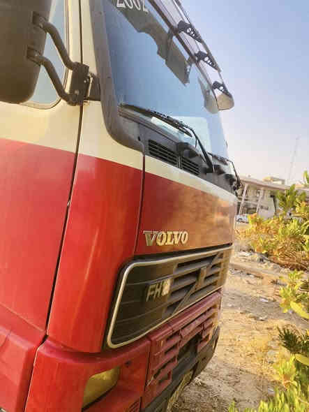 كرين للبيع فولفو 2002 لاصرف والبخار  كرين 7 طن بالسنوية كرين *********** *********** مكان السيارة تكريت
