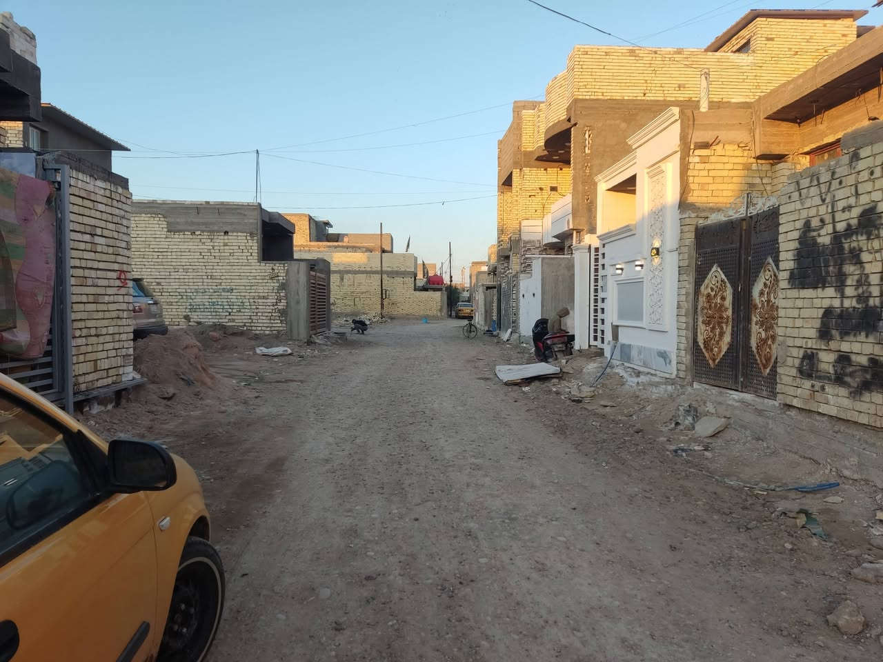 السلام عليكم هيكل 100 متر للبيع كافت خدمات بغداد العبيدي نهيت شارع 20 ***********
