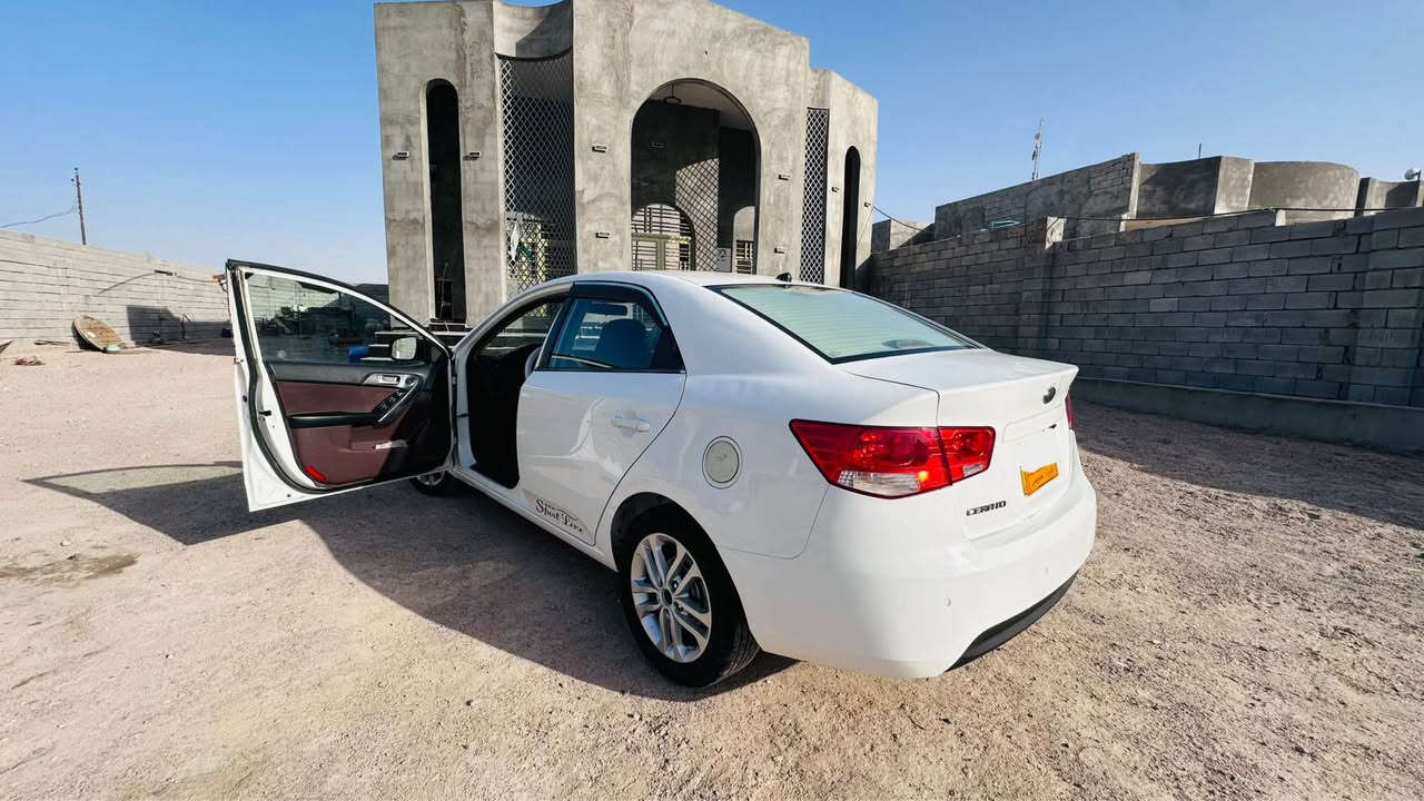 سيراتو خليجي 2011 باسمي سنويه 27 مكينه 1600خير من الله حداده تايرات كله كله جديد سياره بيه فقط بارد جاملق  الامامي الايسر والباب الخلفي الايمن مستعجل ع البيع 
رقم *********** البصرة, العراق
