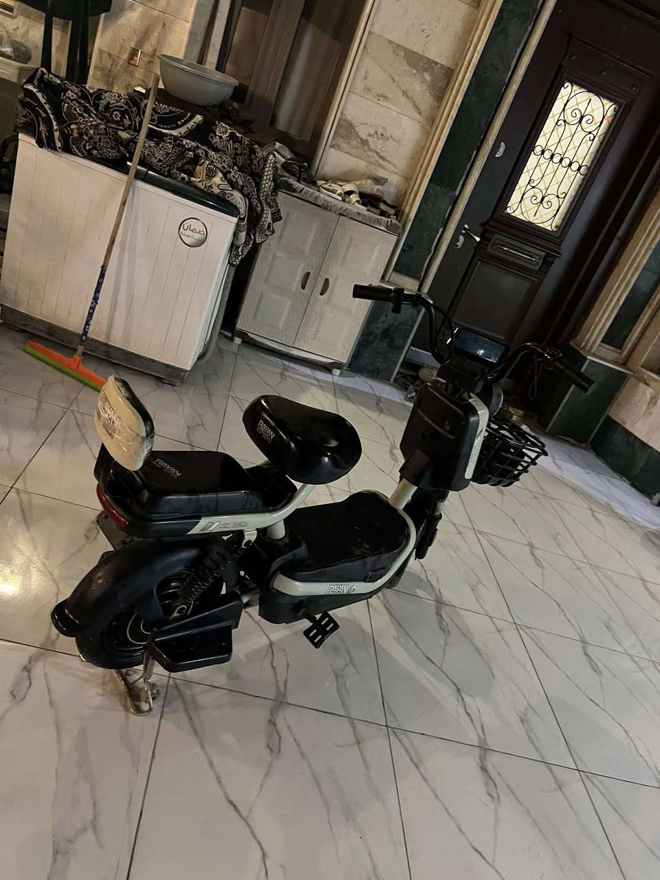 السلام عليكم ماطور شحن حجم 14 ريان فول مواصفات بصمه+سويجين+شاحنه 4بطاريات جوبلس تيار الامام  وتيار الخلف جوب اصلي+مبدل تاير+جوب+جوزه مال سويج سرعه الحقيقي 60 ضوء عالي وضوء ناصي وستاند+استاند جانبي الايسر دواسات اماميه لون كريمي نضافه 100/100
  السعر 400 وبي مجال خلي يخابر عليه ويبشر  مكاني تكريت صلاح الدين للستفتار على رقم صاحب الماطور ***********
