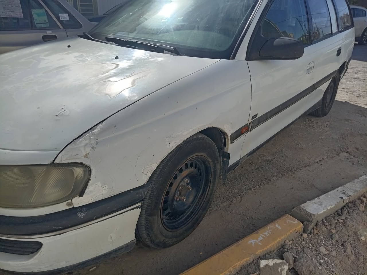 السلام عليكم للبيع اوبل اوميكا بزون استيشن موديل ١٩٩٦ رقم بغداد انكليزي سياره جاهزه وشغاله وين ميعجبك ططلع بيه خدميه مكينه مفتوح كير اوتوماتيك صدر أمامي خلفي جديد تخم تاير جديد شواصي بلاديه كهربائيات كله شغاله السعر ٢٨ ورقه وبي مجال للاتصال *********** مكاني بغداد

