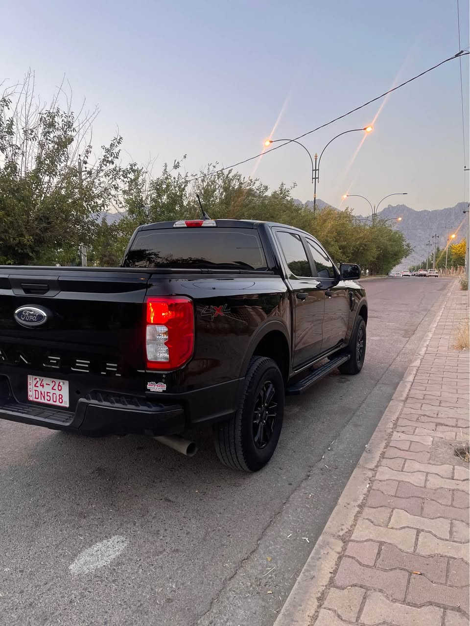 فۆرد ڕەنجەر 2024 ئەمریكی 4x4
دەبڵ ئەكسلە
مواسەفات STX 
شاشە ئایپاد و گێچ ئایپاد ڕاداری پێشەوە و لایت لید و برێك بەسمەیە 
تەنها چەمەلاغی لای سایەق بۆیاغە بەبێ ناو و ئەرباگی هەمووی بیلادیە و هیچی نەتەقیوە
40 هەزار مایل ڕۆیشتوە
سەیارەكە ژمارە كاتیە
نرخی 255 گەڵا و مەجالێكی زۆر كەم 
*********** رانية, السليمانية
