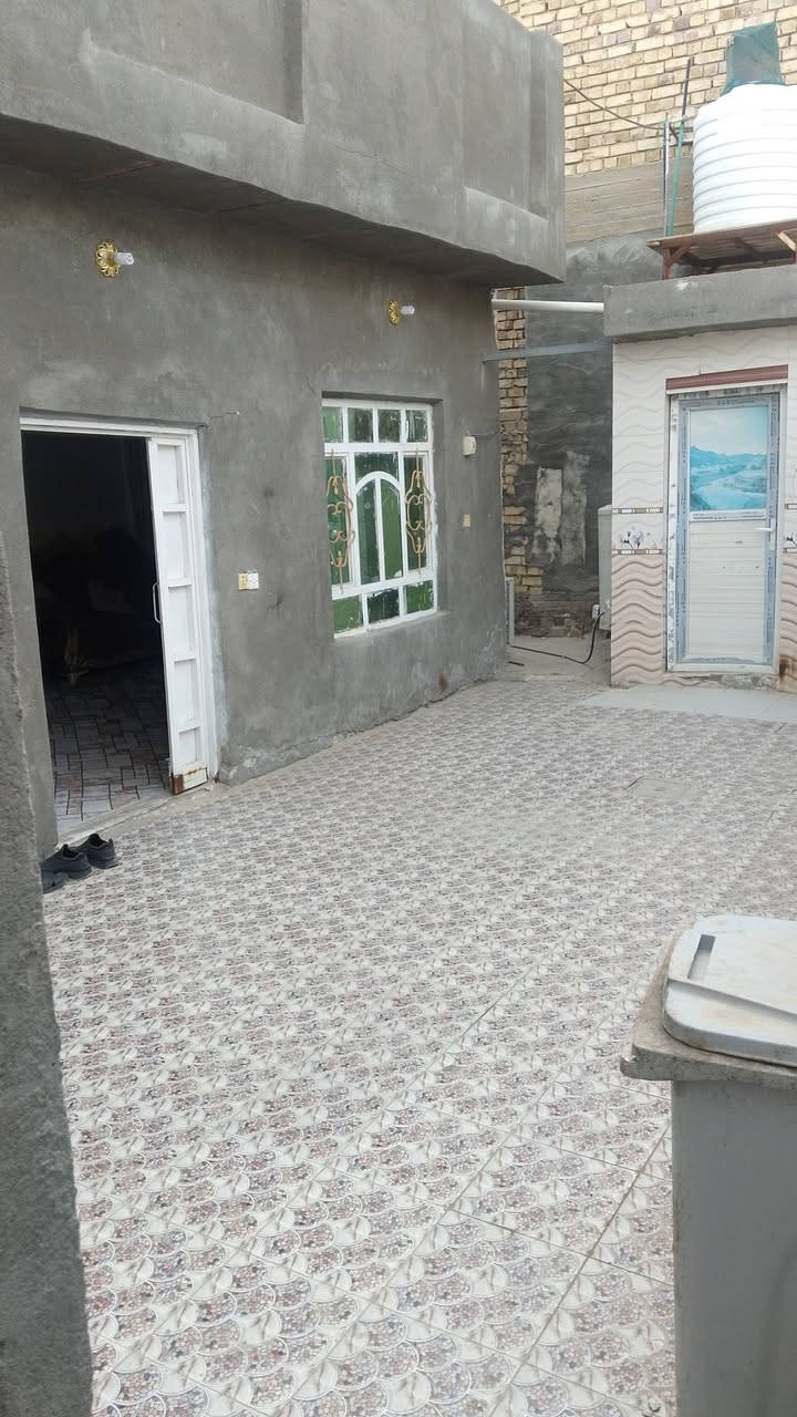 السلام عليكم 
دار للبيع مساحه 150 متر طابو زراعي سند 25 باسمي 
موقعه على ربيانه بشارع الحاج ابو انس قرب دار حيدر المساح بيت نضيف ومرتب وسعره مناسب ***********
