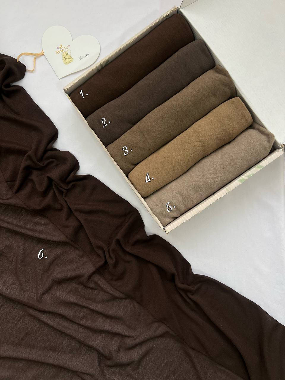 شال شاش الجفسة الكويتي قطني،
خفيف ومريح باللبس، لا يحتاج لا دبوس ولا كب  تلبسينه بسهولة واناقة!" 
القطعة بـ 4 الاف ✨🎀"


**إذا كنت صاحب هذا الإعلان وتريد حذفه لأي سبب، رجاءا أرسل رسالة إلى الدعم الفني**