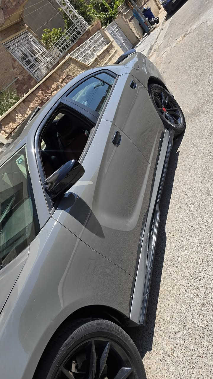 جارجر 2017 خليجي SXT بلاص ماشيه 96 كيلو تو ويل 
كير محرك مكفول محرك 6V سلندر تخم تاير تبريد ثلج صدرها جديد سياره جاهزه من كلشي نضيفه مال جناي 
فول موصفات بصمه فتحه كشن جلد تدفئه و تبريد 
بيها جاملغ خلفي جاملغ امامي بدون ارباك 
السعر 185 بيها مجال الاستفسار *********** مكاني بغداد
