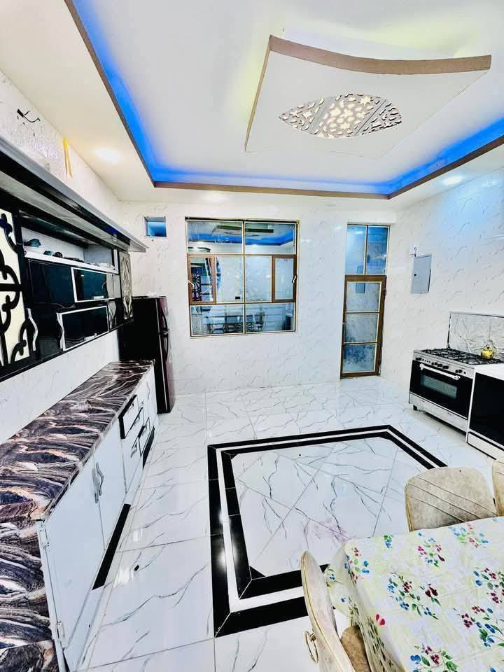 💎دار مميز للبيع في مجمع بيتي 2 💎
💎على ساحة ... البيت سند حر 
💎بمساحة ممتازه 200م
💎البيت يباع بسعر مناسب جدا 
💎بناء جديد مكون من استقبال معزوله ومطبخ كبير وصاله 💎وغرفتين وصحيات داخليه وخارجية وسطح ومسقف.
💎للاستفسار اكثر مراسلة الصفحة ***********
