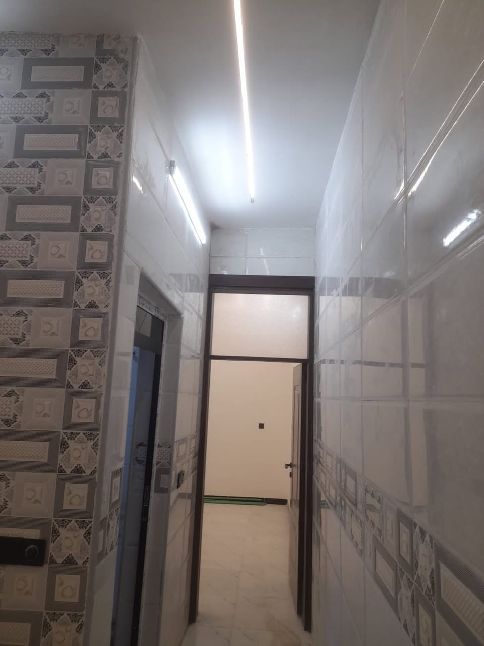 سلام عليكم
🏤دار للبيع مساحه 100متر غرفتين  نوم 
بسعر88  وقابل للتفاؤض
يحتوي ع صاله وغرفة ومطبخ وحمام وحولي كبير  

الطابق الثاني يحتوي ع غرفة نوم وحده  وحولي كبير وصحيات 

يتوفر كافة الخدمات ماء وكهرباء من وطني عرض الشارع
7 متر 
ابواب تركيا شبابيك المنيوم تركي باب رئيسي قاصه تركي 

صنف الاارض طابو زراعي سند 25 حق التصرف 
الموقع منطقة الدوانم قرب شارع العام منطقة الدوانم  للاستفسار اتصل 👇

***********واتساب📞

 او زورو موقعنا في منطقة الدوانم ع شارع الرئيسي مكتب الأصدقاء
