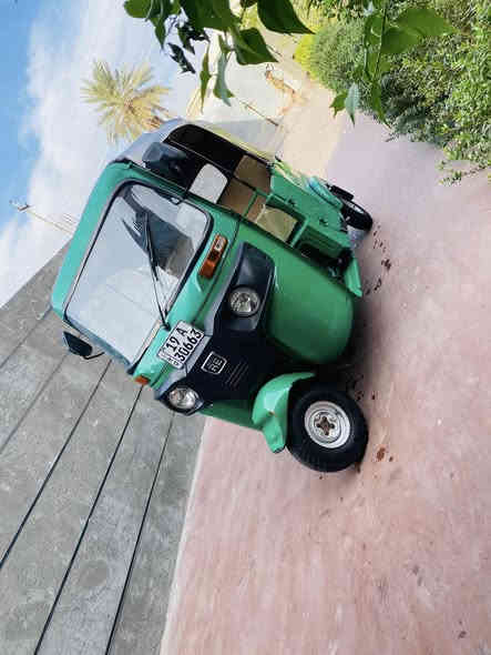 السلام عليكم تكتك للبيع مديل 21 شهر 11 رقم وسنويه إنكليزي بسمي تكتك  مكفوله كفاله عامه لا ضربه ولا صبغ ولا معجون 
محرك خير من الله لا تنقيص ولا تبخير مال جناي مكاني بغداد قرب الحسينية مال راشديه سعر 7200 وبيها مجال جدا بسيط 
رقم الهاتف ***********
